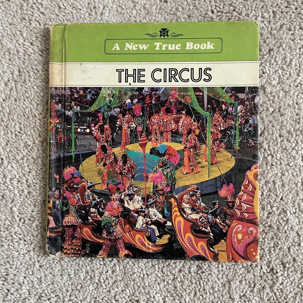 : The Circus - Green Cover Kids' Book